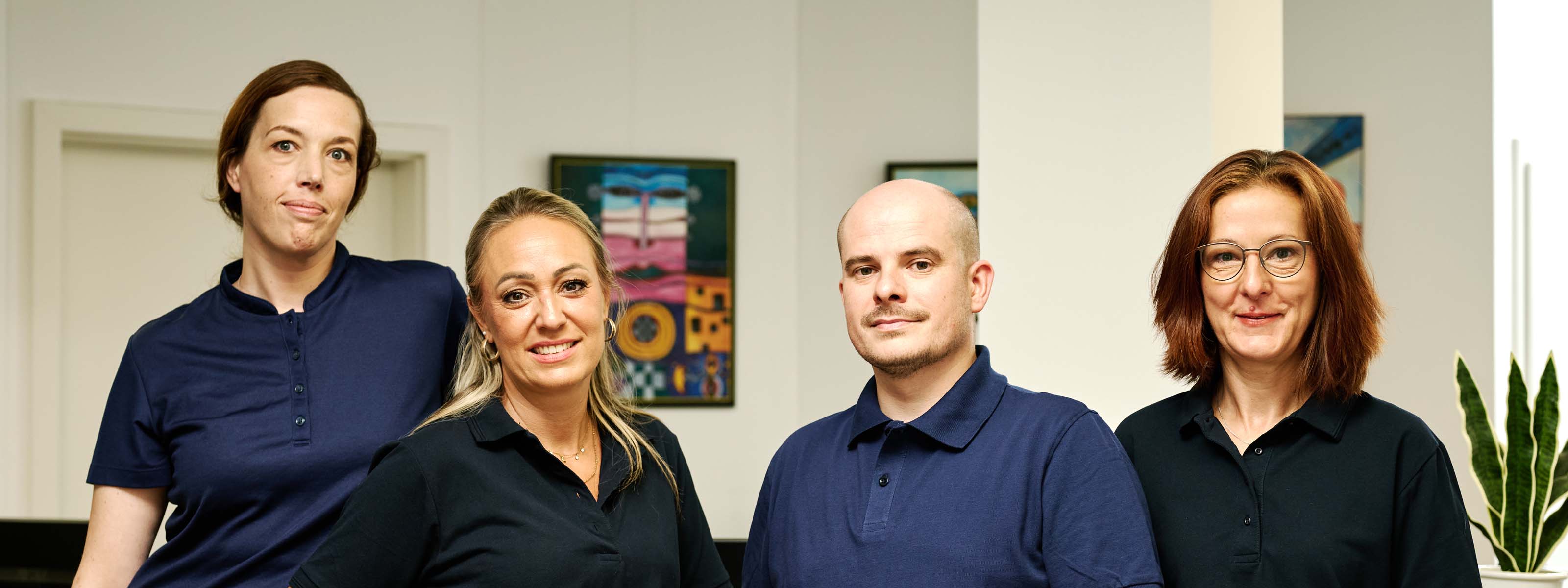 Das Bild zeigt das Praxisteam. V.l.n.r. Nicole Ruttmann, Nadja Christ, Georg Dittrich & Dr. med. Christine Horn